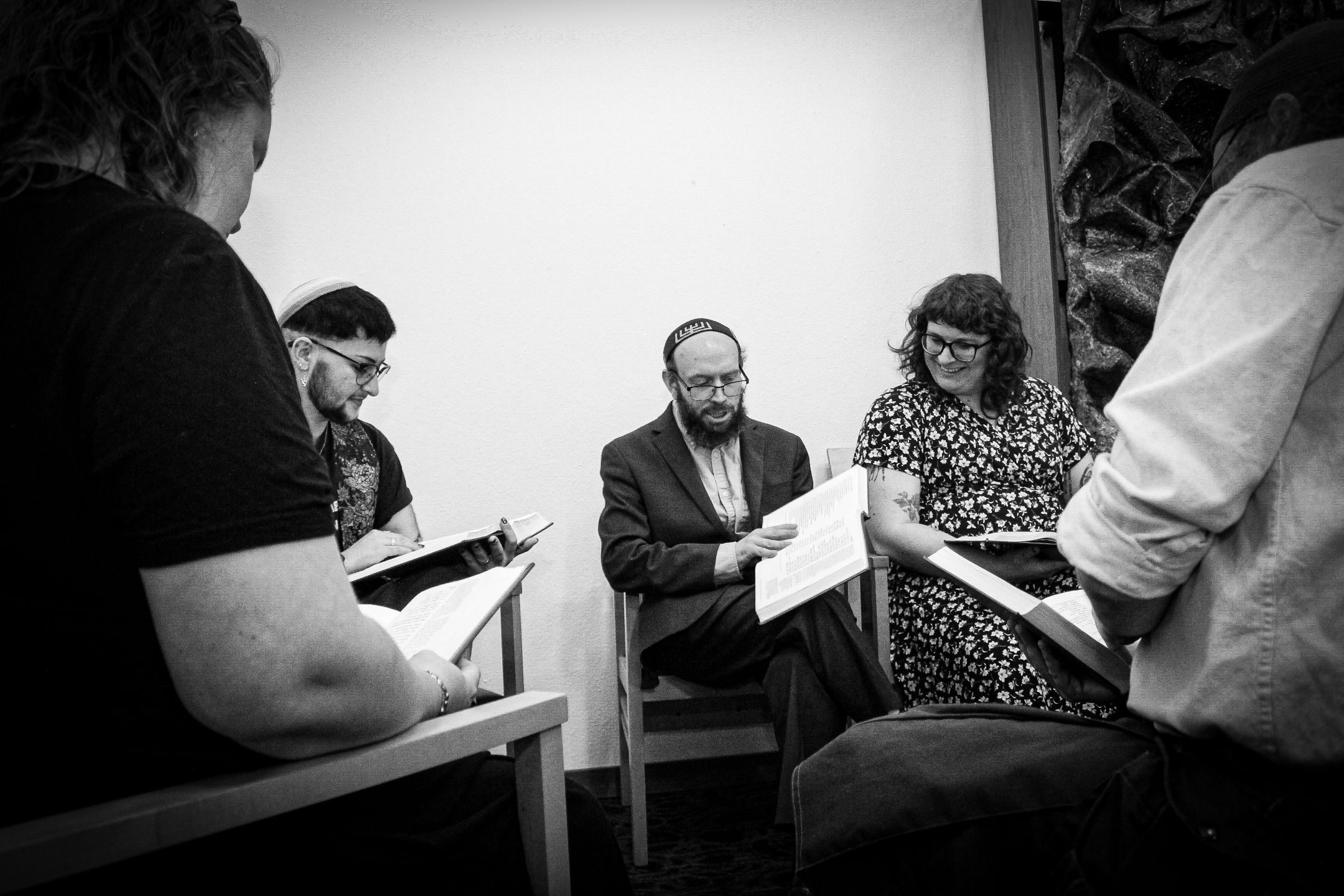 Members of the Hebrew Seminary community studying together